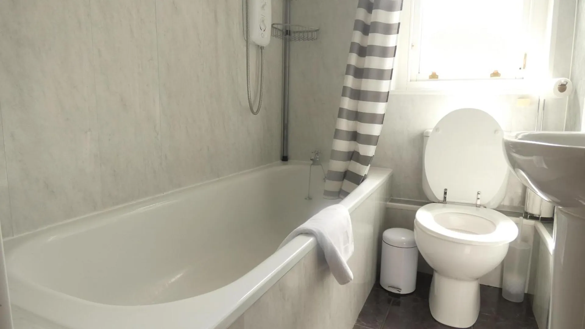 Central 2-Bed Flat In Edimburgo