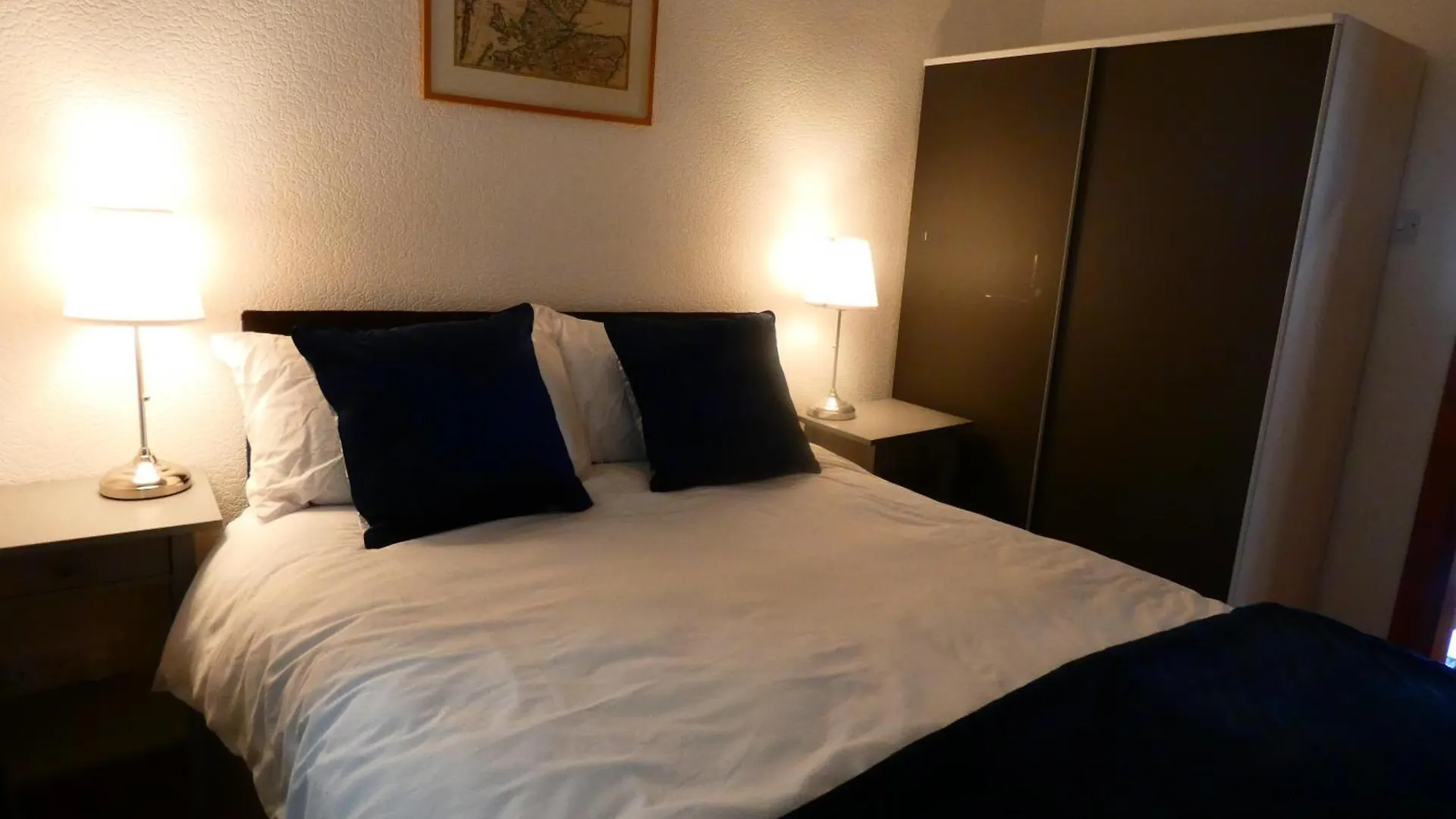 Central 2-Bed Flat In Edimburgo Apartamento